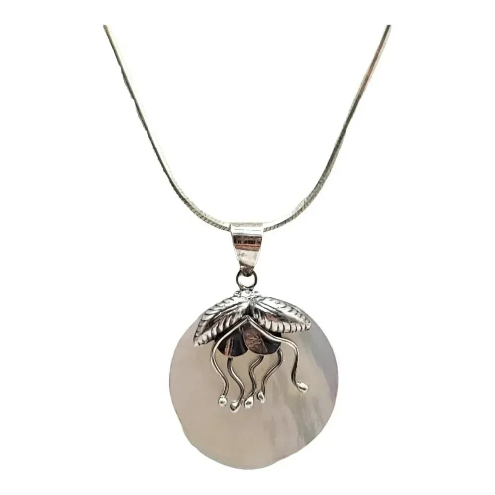 AG1 Italian Sterling Silver .925 Mother of Pearl Flower Pendant Necklace